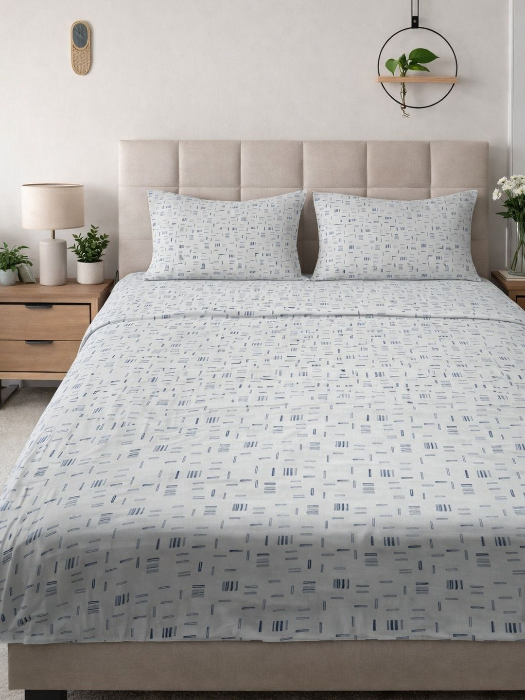Aura White Geometric King Bedsheet with 2 Pillow Covers