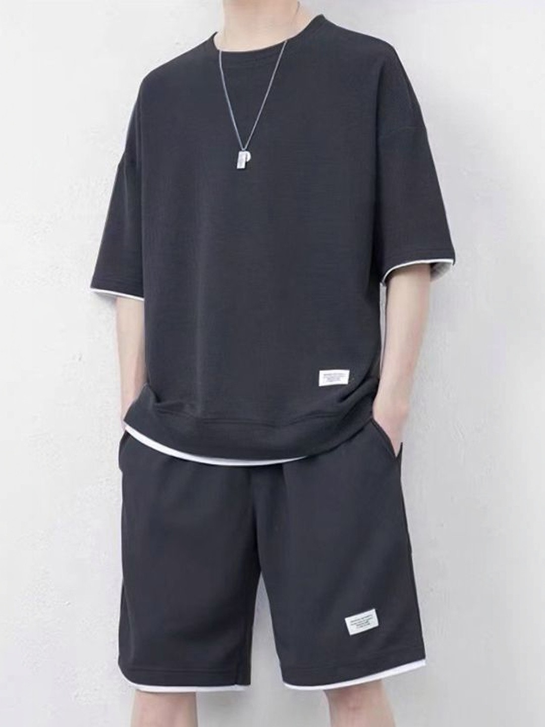 Suo Solid T-shirt with Shorts