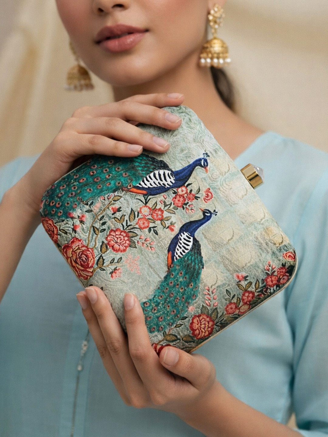 ARTKLIM Women Green & Blue Peacock Printed Box Clutch