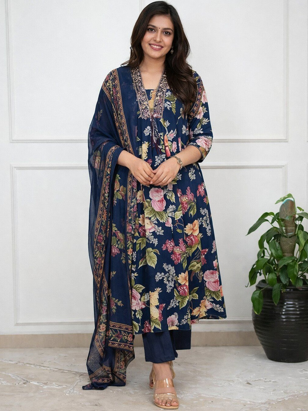 Jikonet Women Floral Printed Regular Kurta with Trousers & With Dupatta