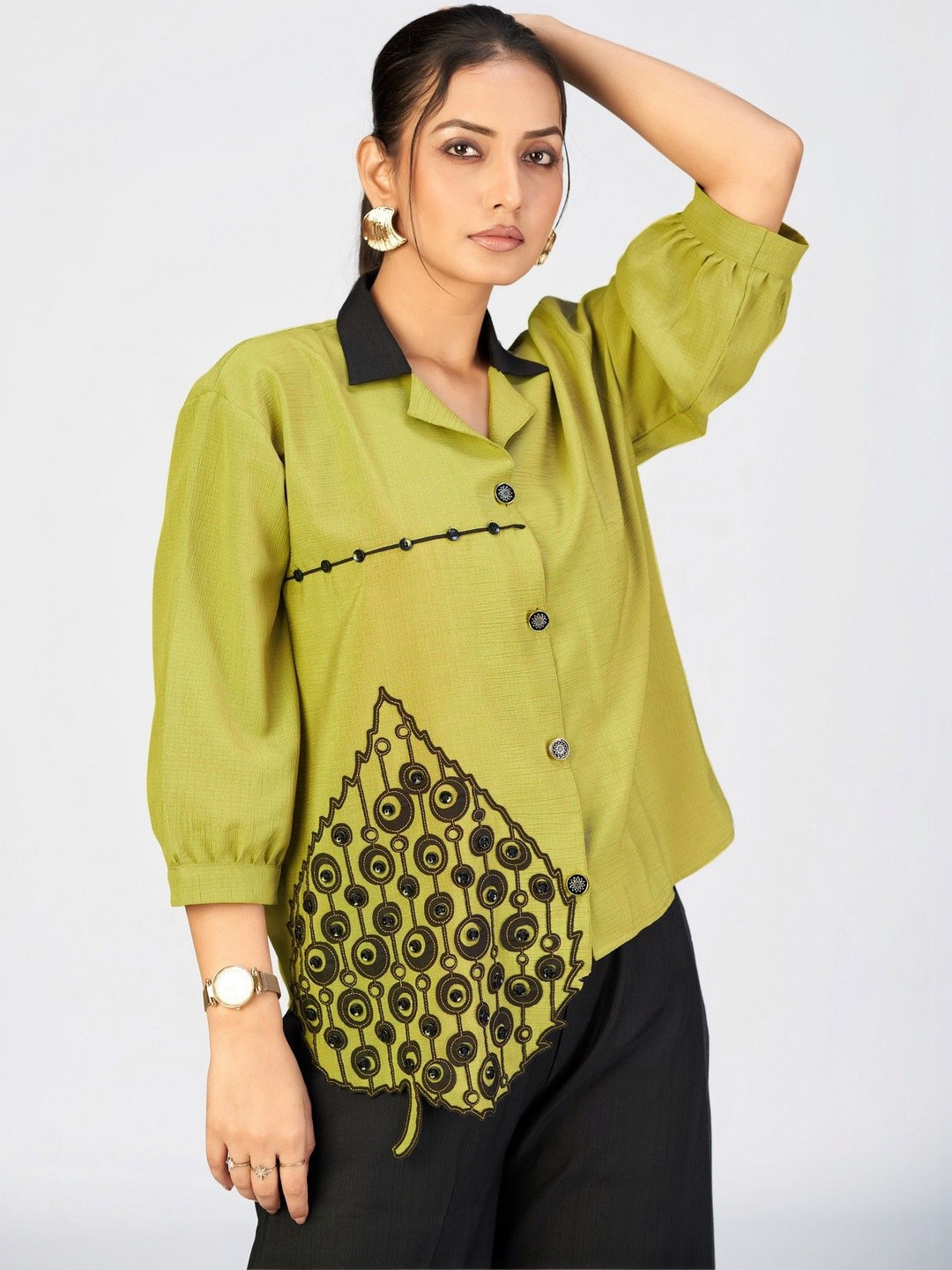 MAKHHI WEAR YOUR VIBE Women Relaxed Printed Casual Shirt