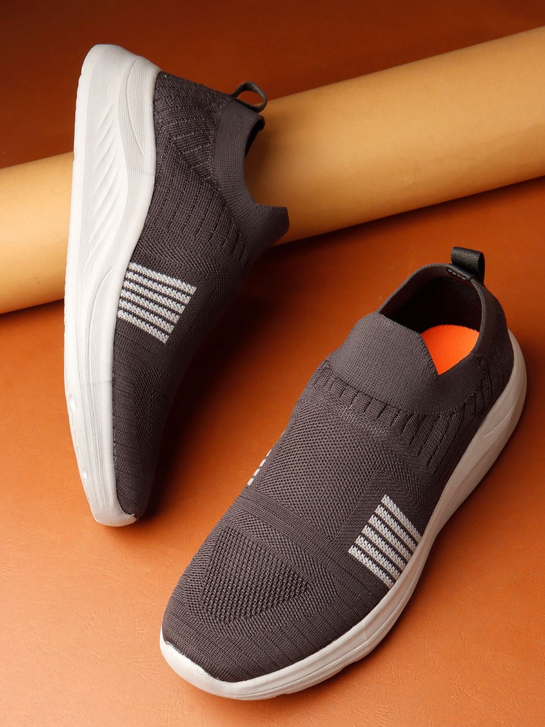 ENRIZZ Men Textured Slip-On Sneakers