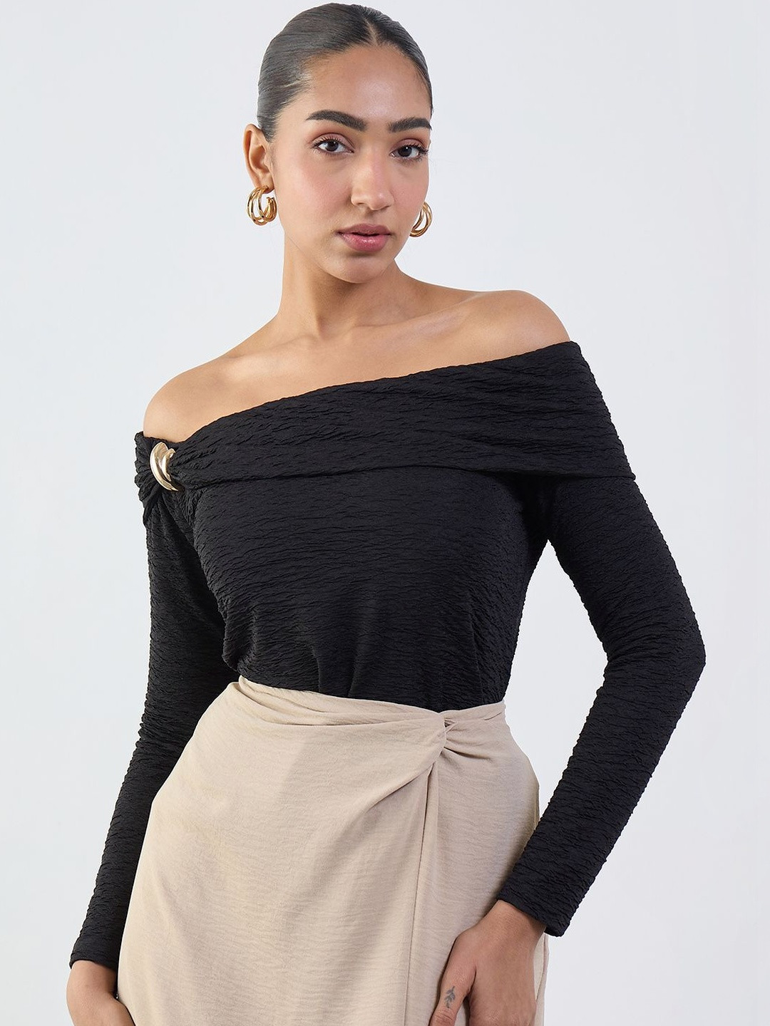 FEMMELLA Off-Shoulder Top