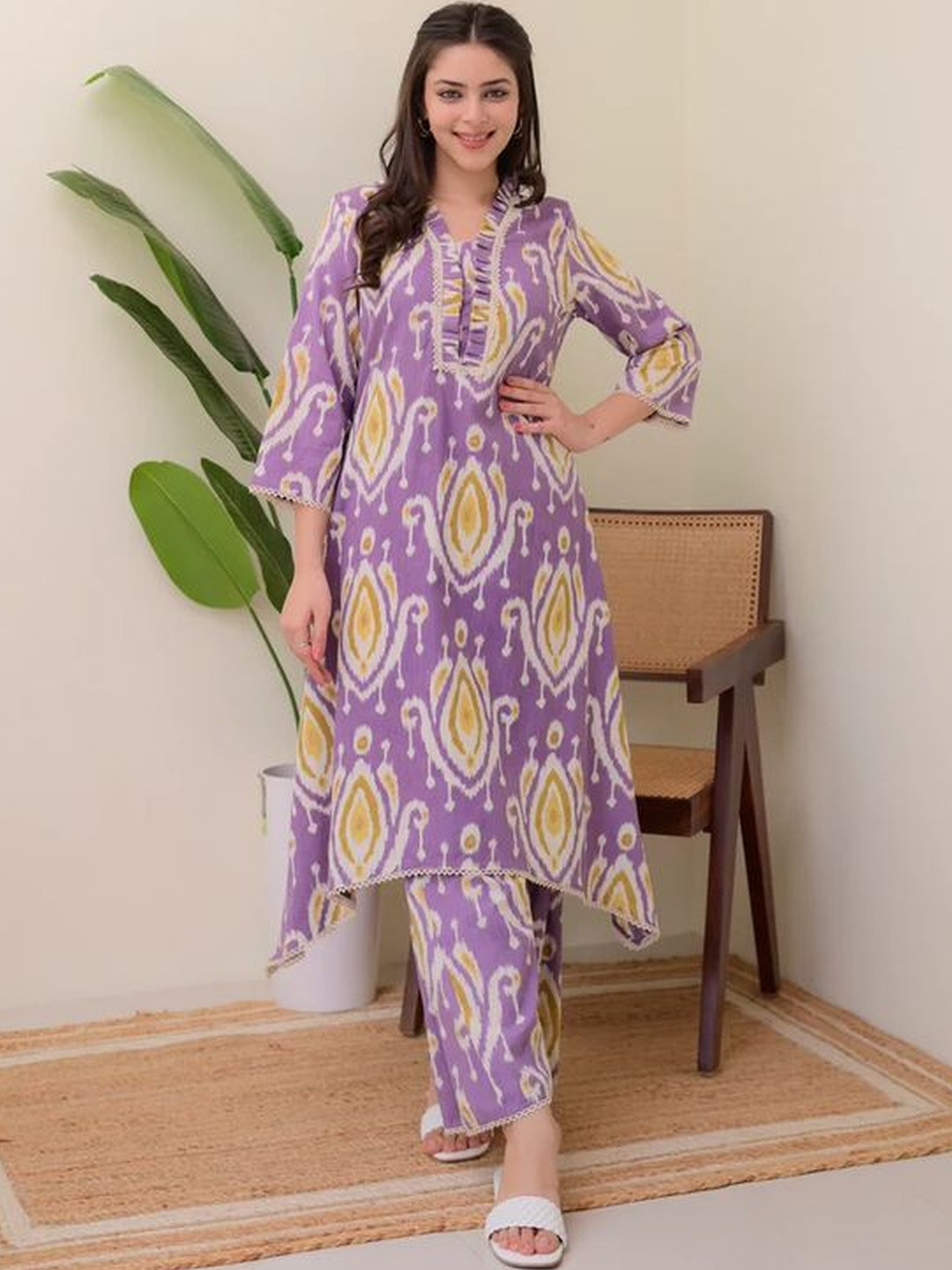 MYRIE Women Ethnic Motifs Printed Regular Kurta with Trousers