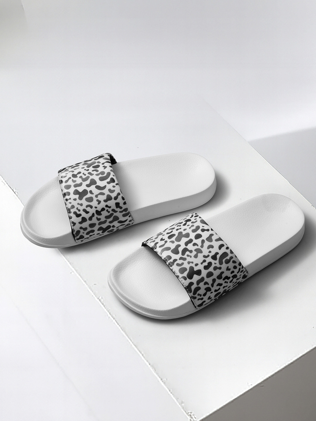 ARVAN Women Printed Casual Sliders