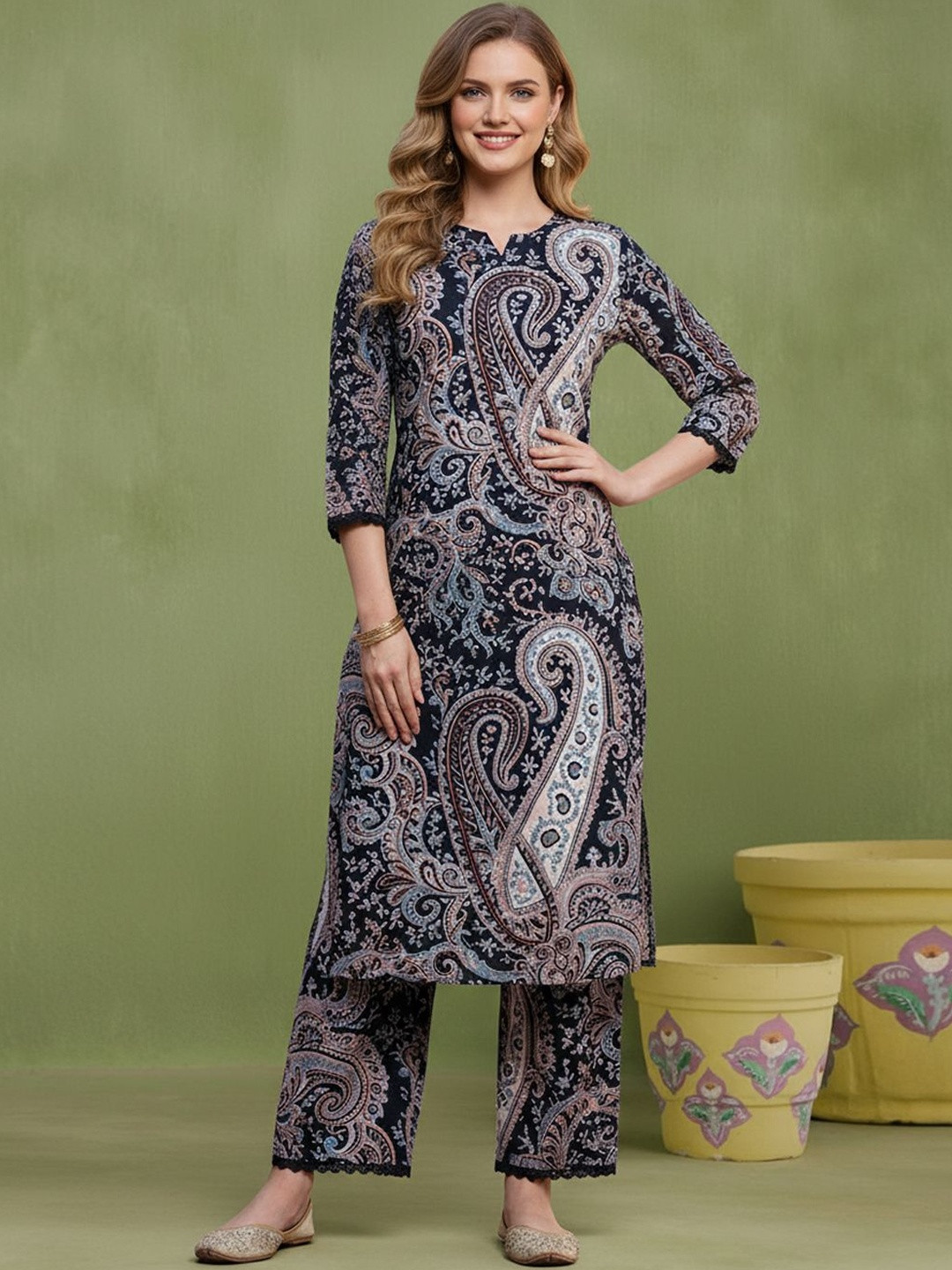 ARADHNA Women Paisley Printed Regular Kurta with Trousers