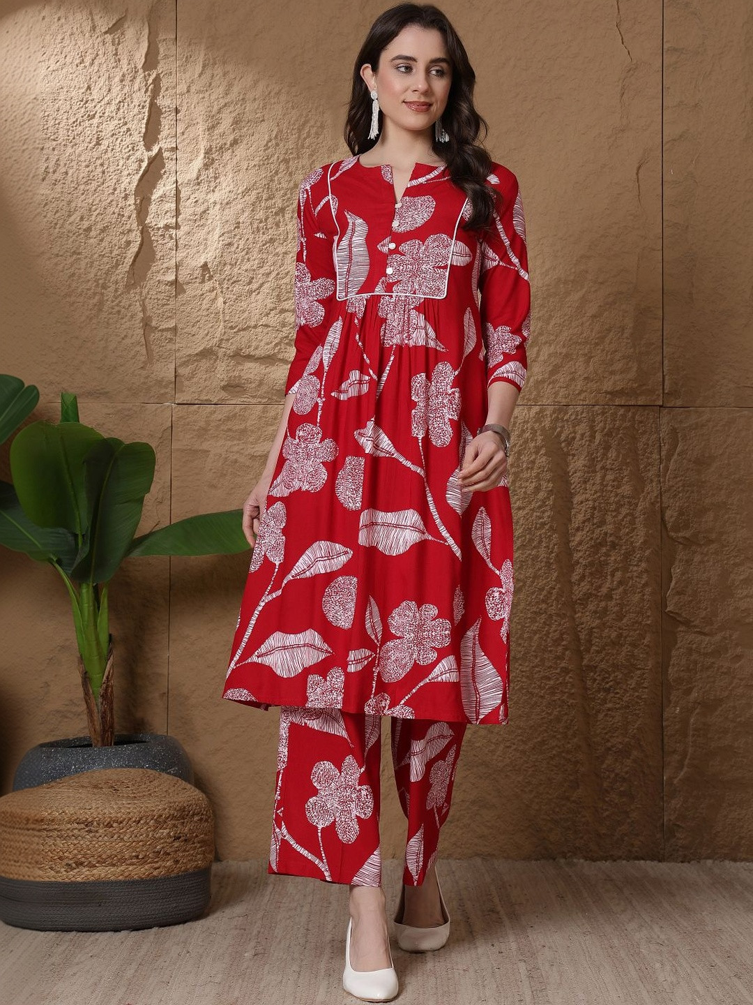 AMOUS Women Floral Printed Empire Kurta with Palazzos