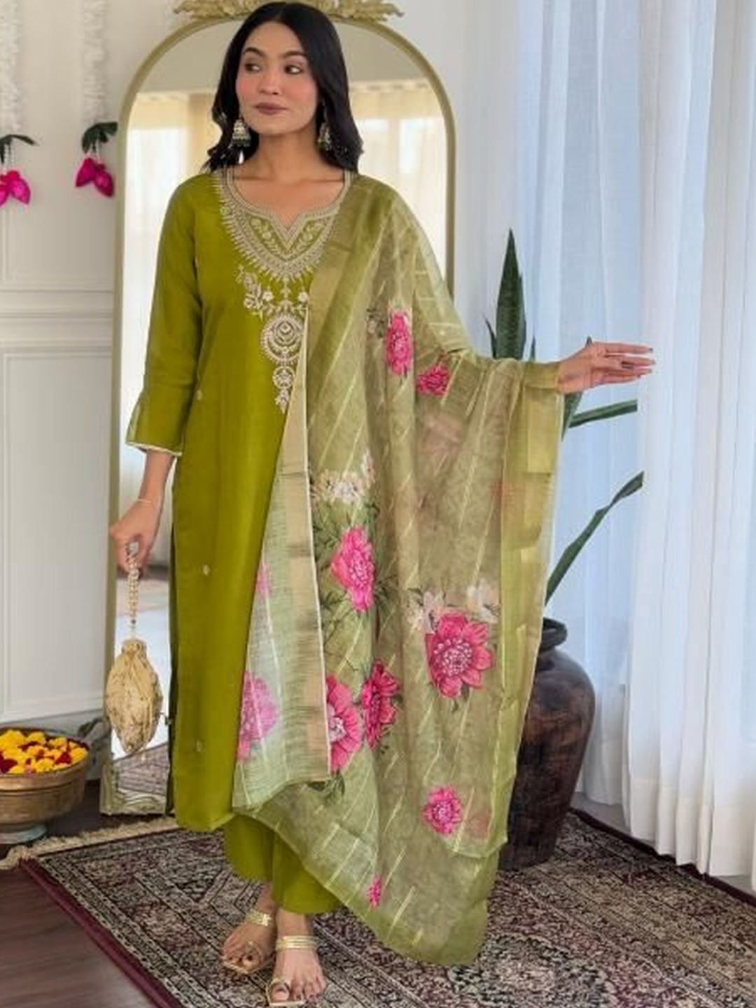 HERE&NOW Women Ethnic Motifs Embroidered Regular Thread Work Kurta with Trousers & With Dupatta