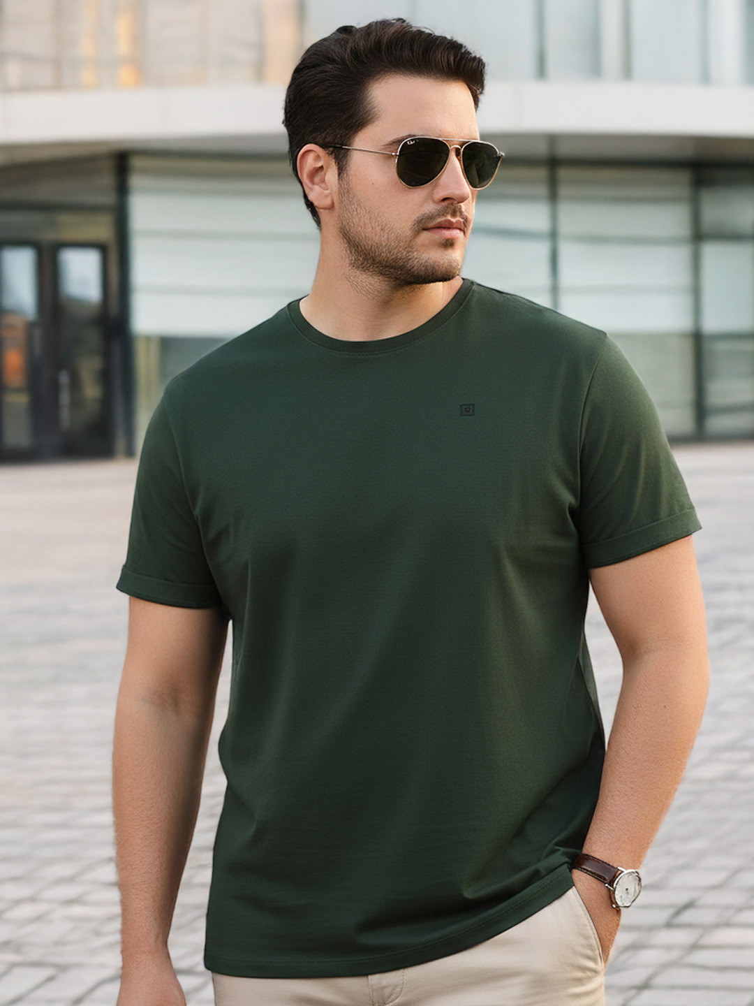 Urbano Plus Men Green Solid Round Neck Pure Cotton T-shirt