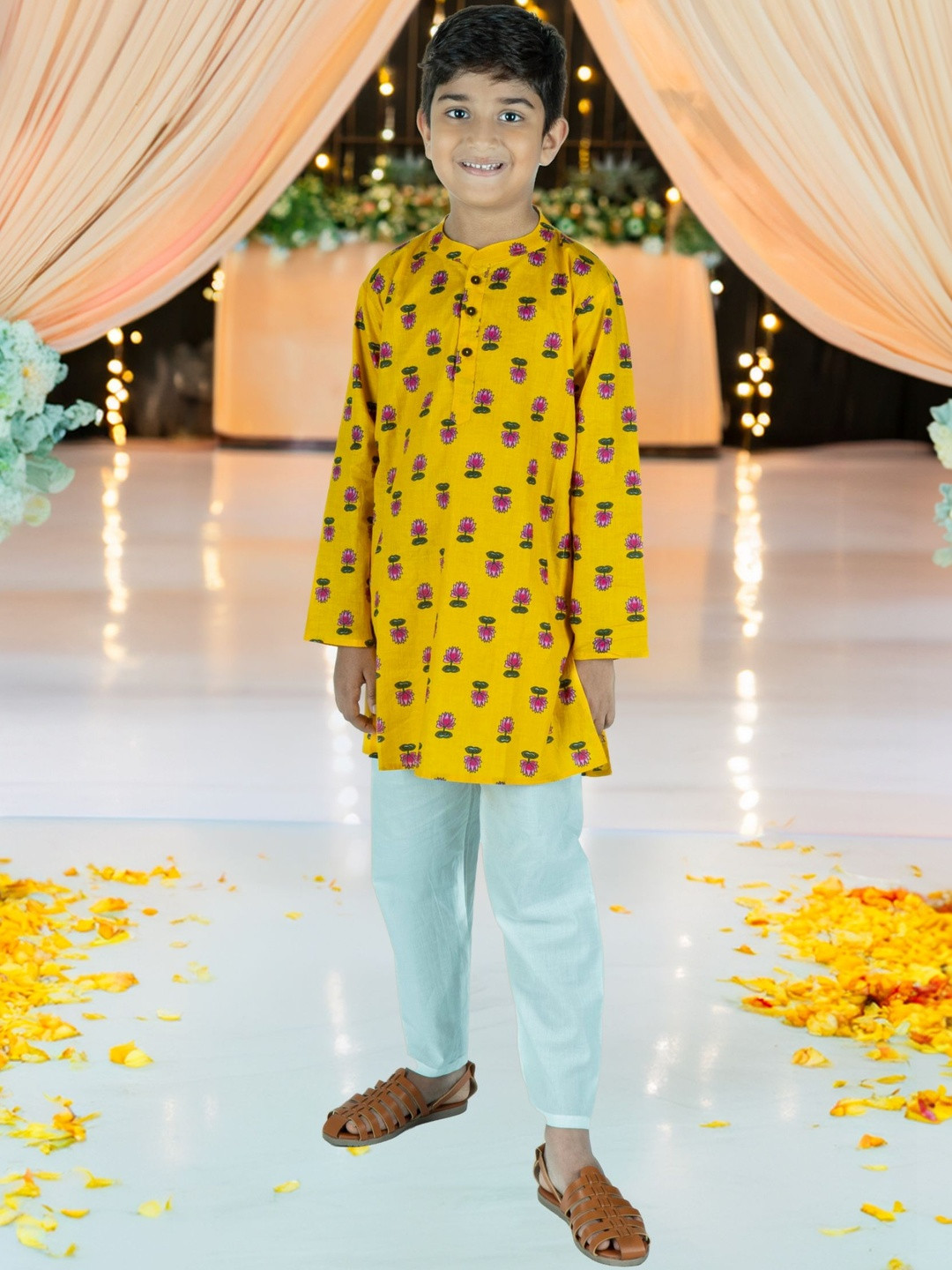 MAITREYO Boys Floral Printed Regular Pure Cotton Kurta with Pyjamas