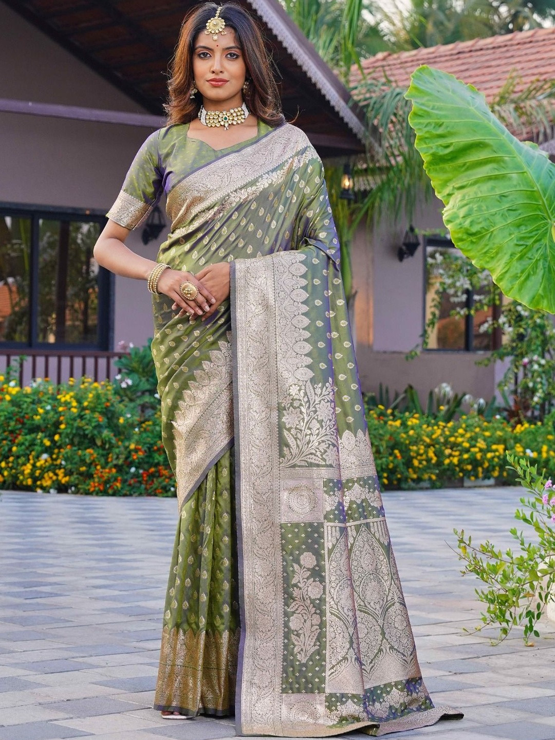 Sanwariya Silk Woven Design Zari Silk Blend Handloom Kanjeevaram Saree