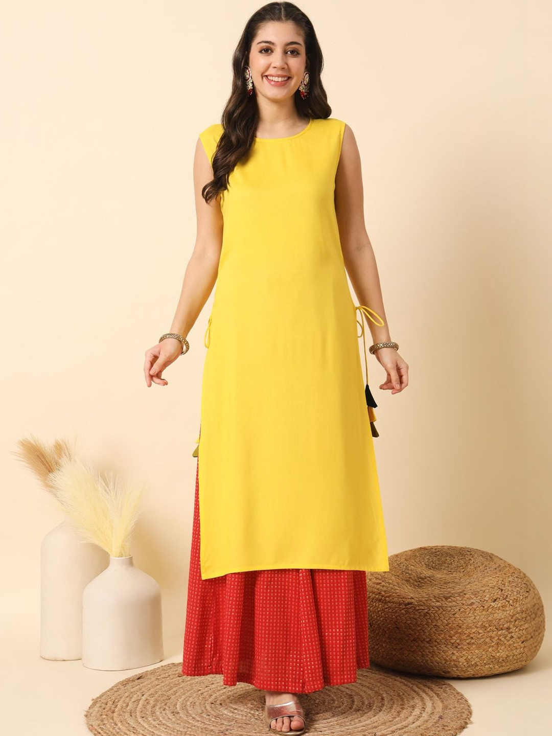Meeranshi Women Thread Work Kurta