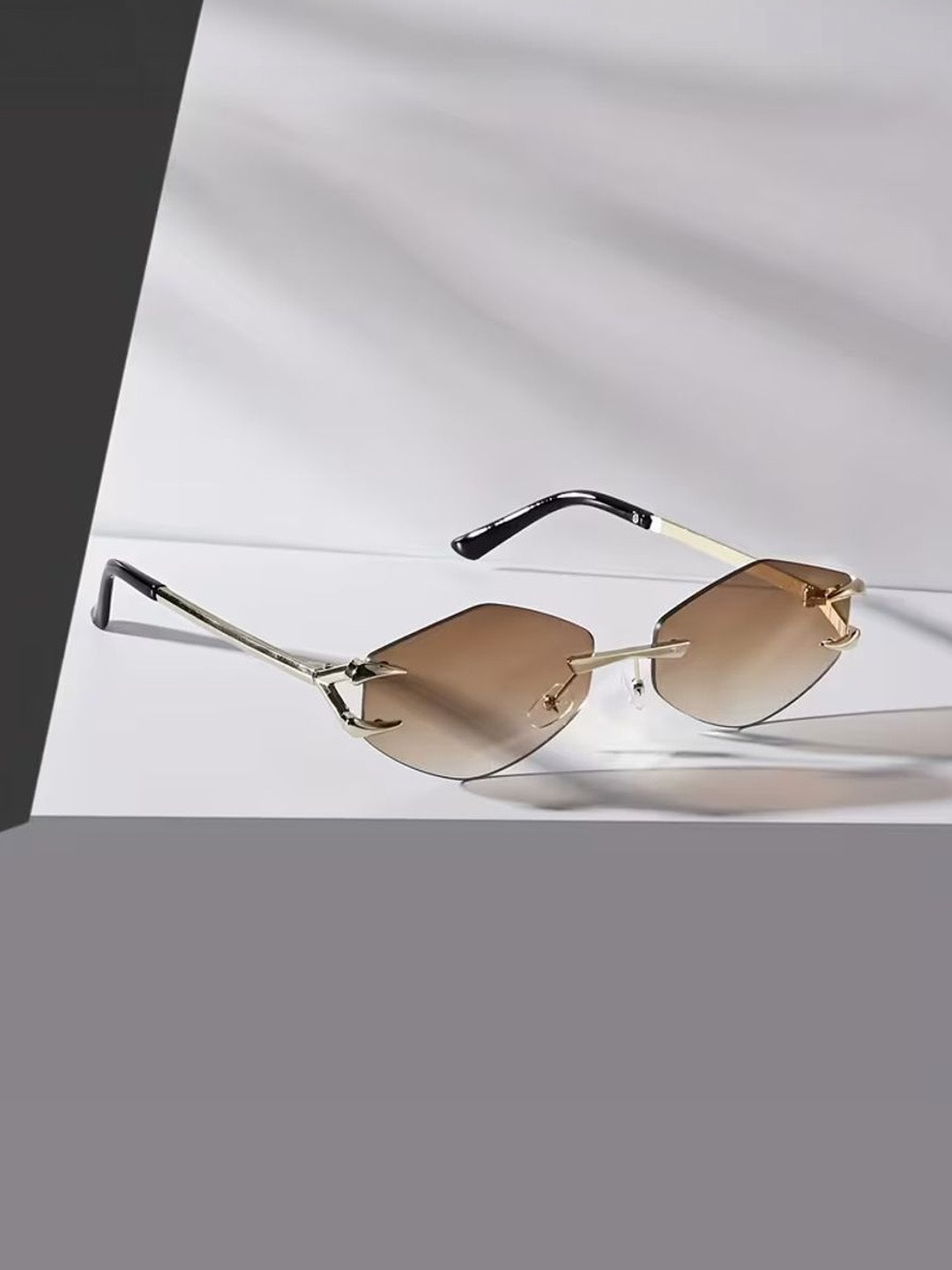 Leeway Women Brown Lens & Gold-Toned fwd with Sunglasses