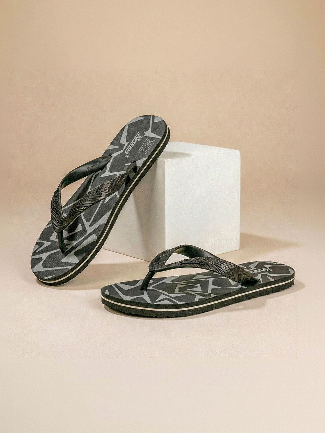 Paragon Men Printed Rubber Thong Flip-Flops