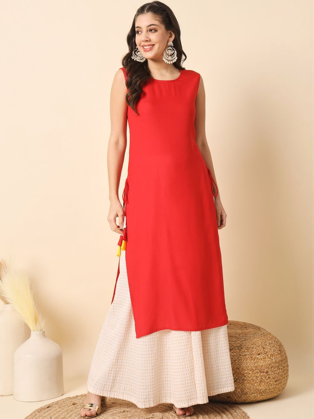 Meeranshi Women Thread Work Kurta