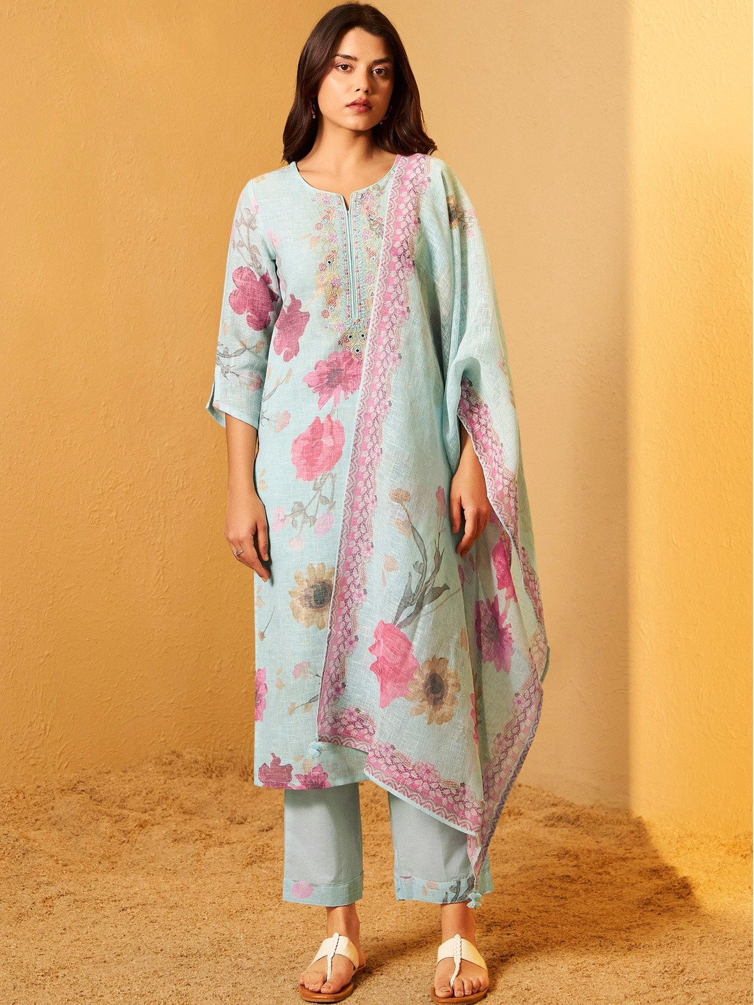 House of Pataudi Embroidered Round Neck Kurta & Trousers Kurta Sets