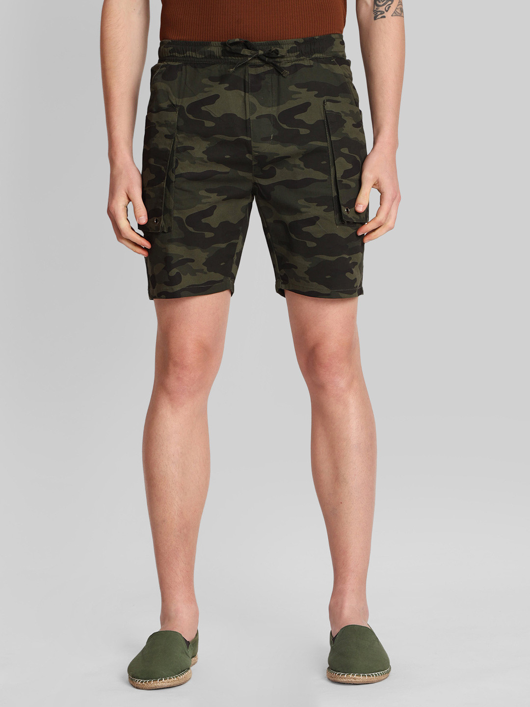 The Roadster Lifestyle Co. Men camo Regular Fit Mid Rise Above Knee Cargo Shorts