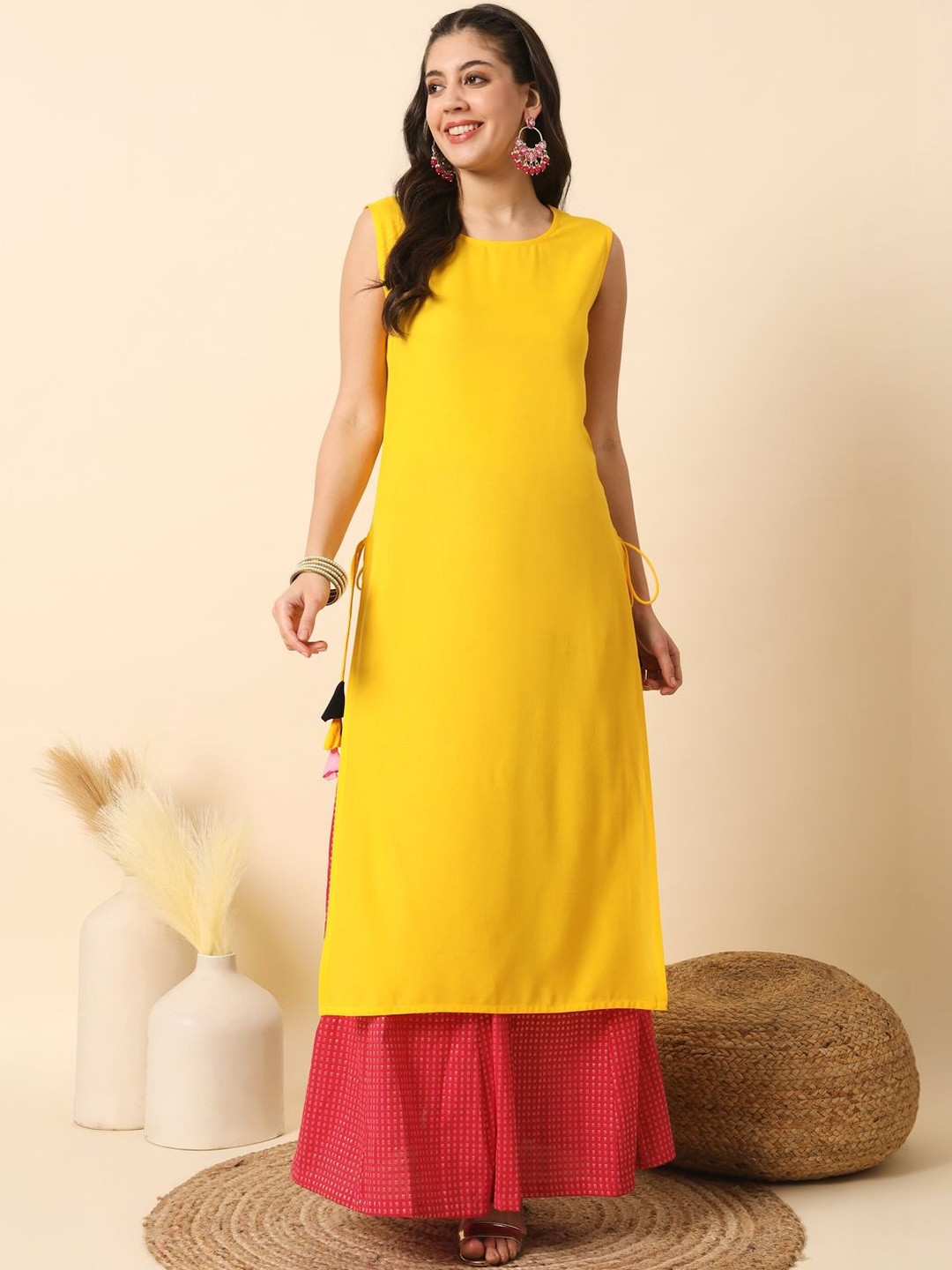 Meeranshi Women Thread Work Kurta