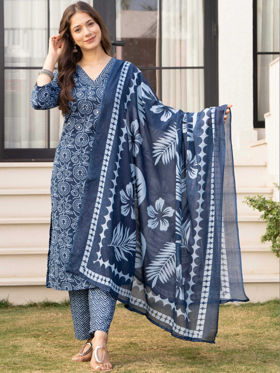 Rangnavi Women Ethnic Motifs Printed Regular Pure Cotton Kurta with Trousers & With Dupatta