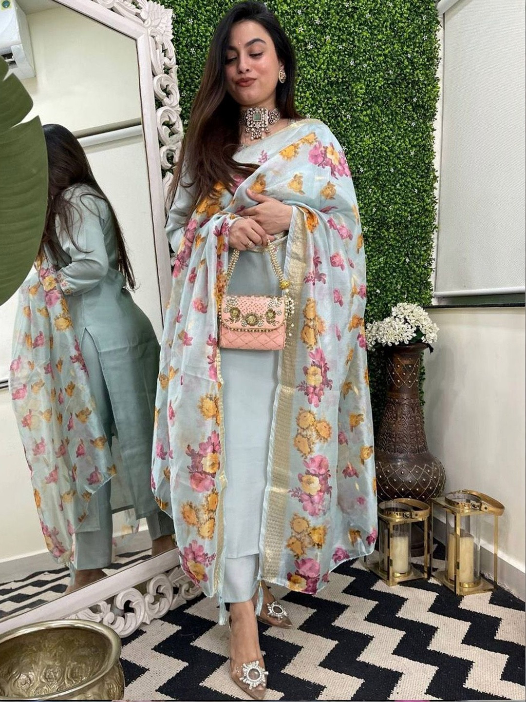 Anouk Women Floral Embroidered Regular Thread Work Kurta with Trousers & With Dupatta