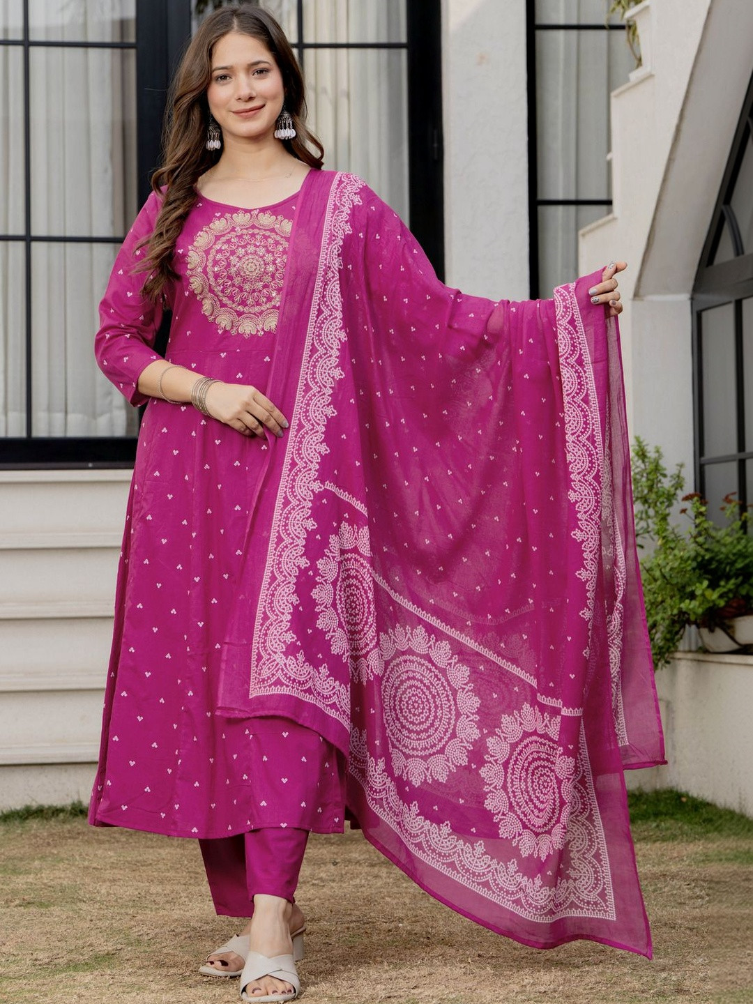 Rangnavi Women Ethnic Motifs Printed Regular Thread Work Kurta with Trousers & With Dupatta