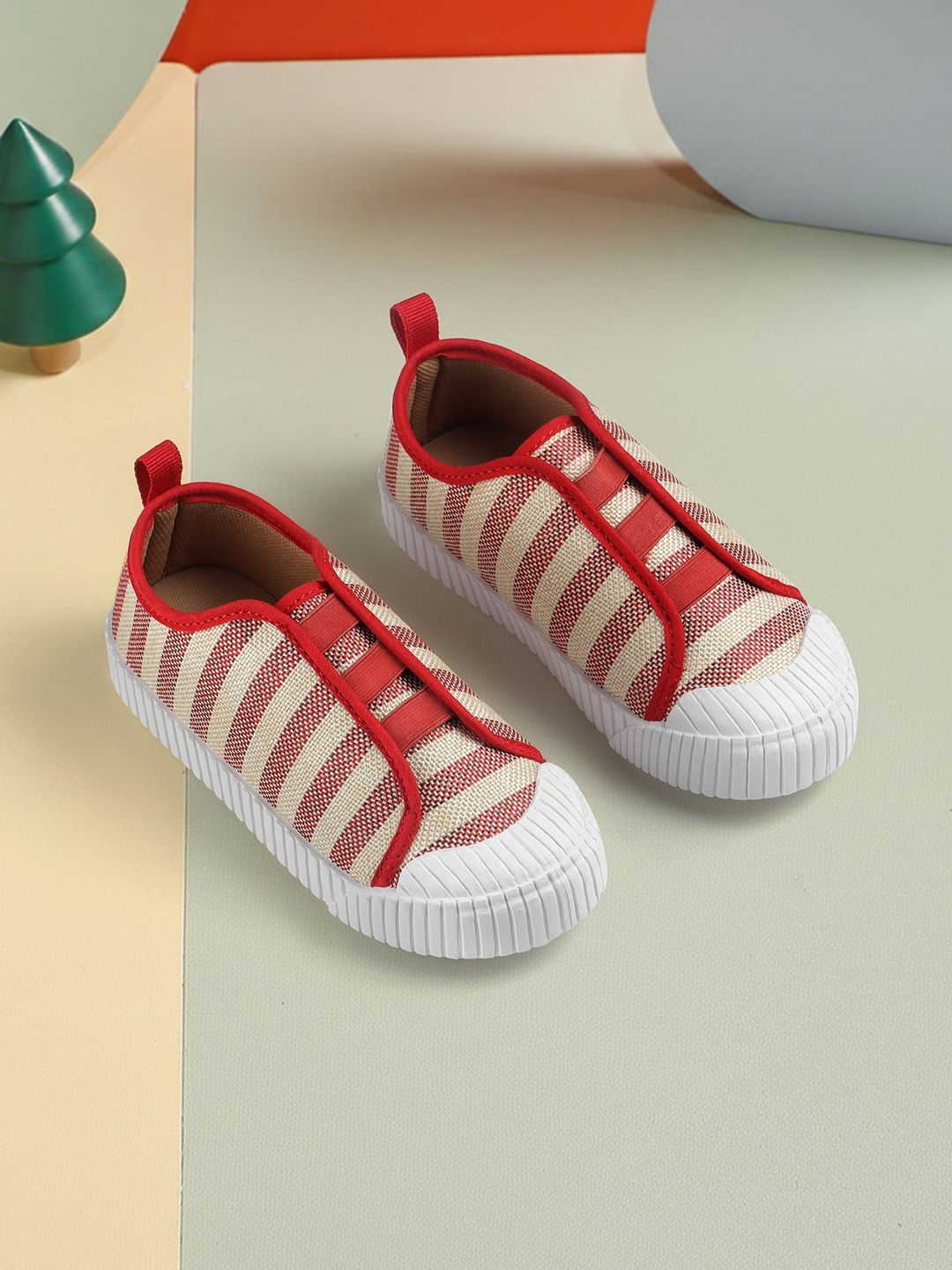 SHOESFORJUNIORS Unisex Kids Striped Core