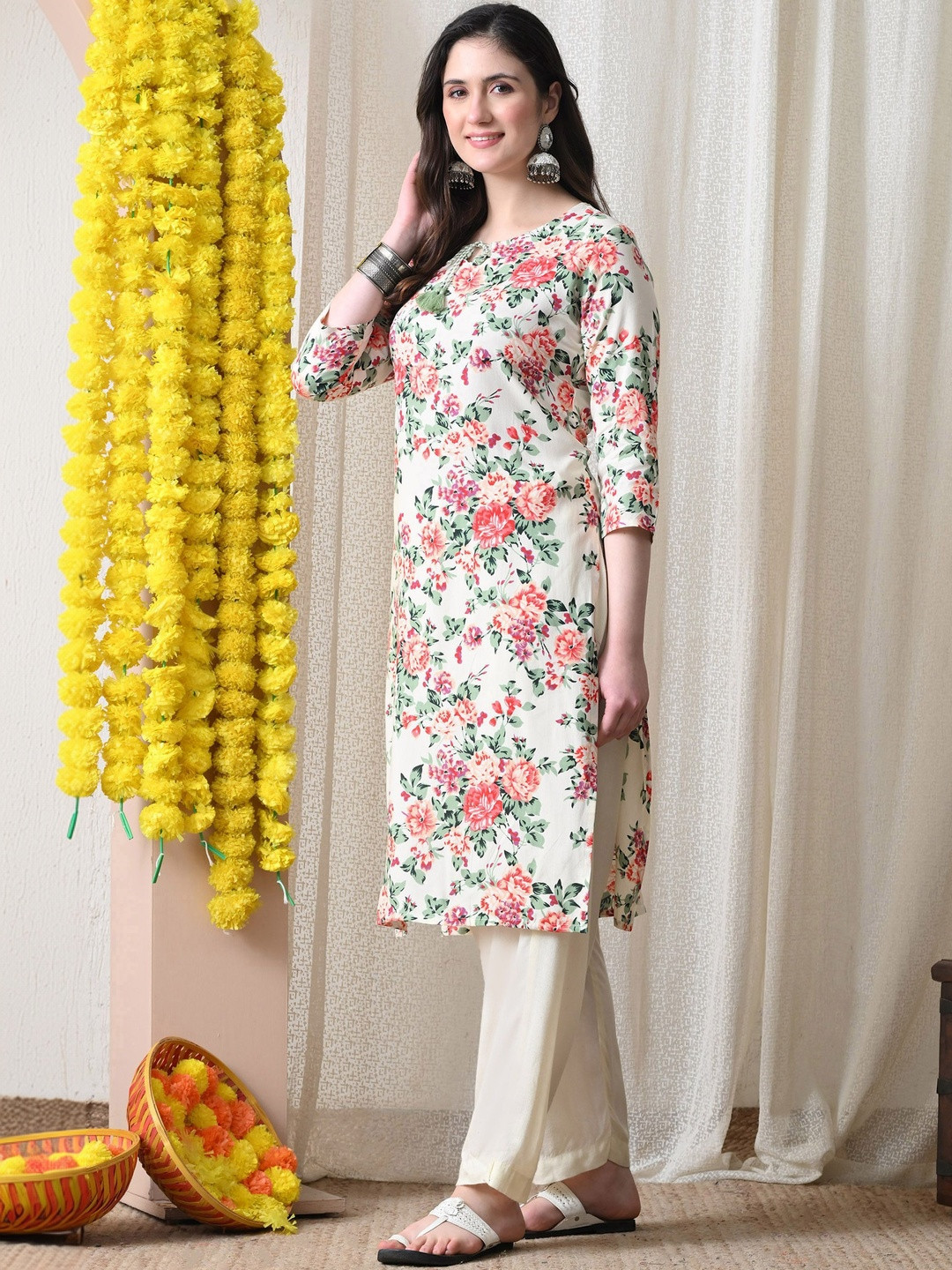 BKApparels Women Floral Printed Regular Sleeves Thread Work Pure Cotton Kurta