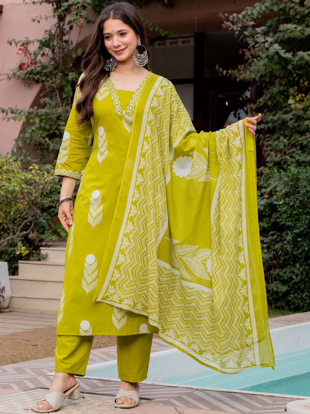 Rangnavi Women Ethnic Motifs Printed Regular Pure Cotton Kurta with Trousers & With Dupatta