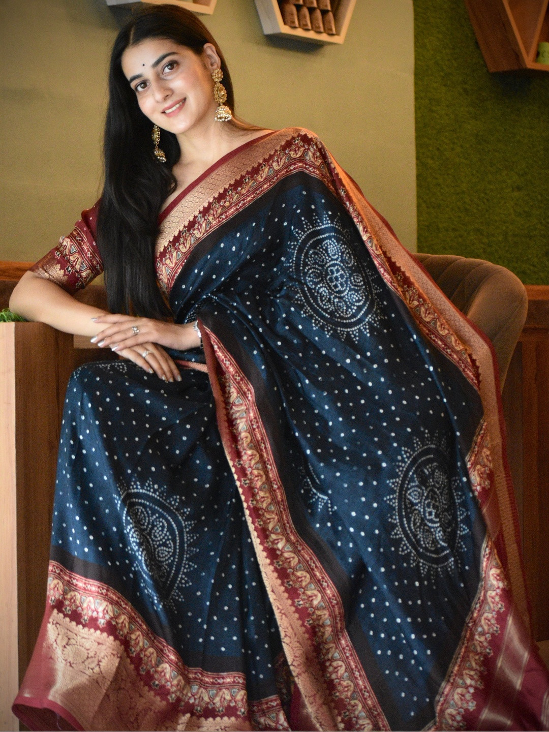 Geetha Creation Bandhani Zari Silk Blend Bandhani Saree