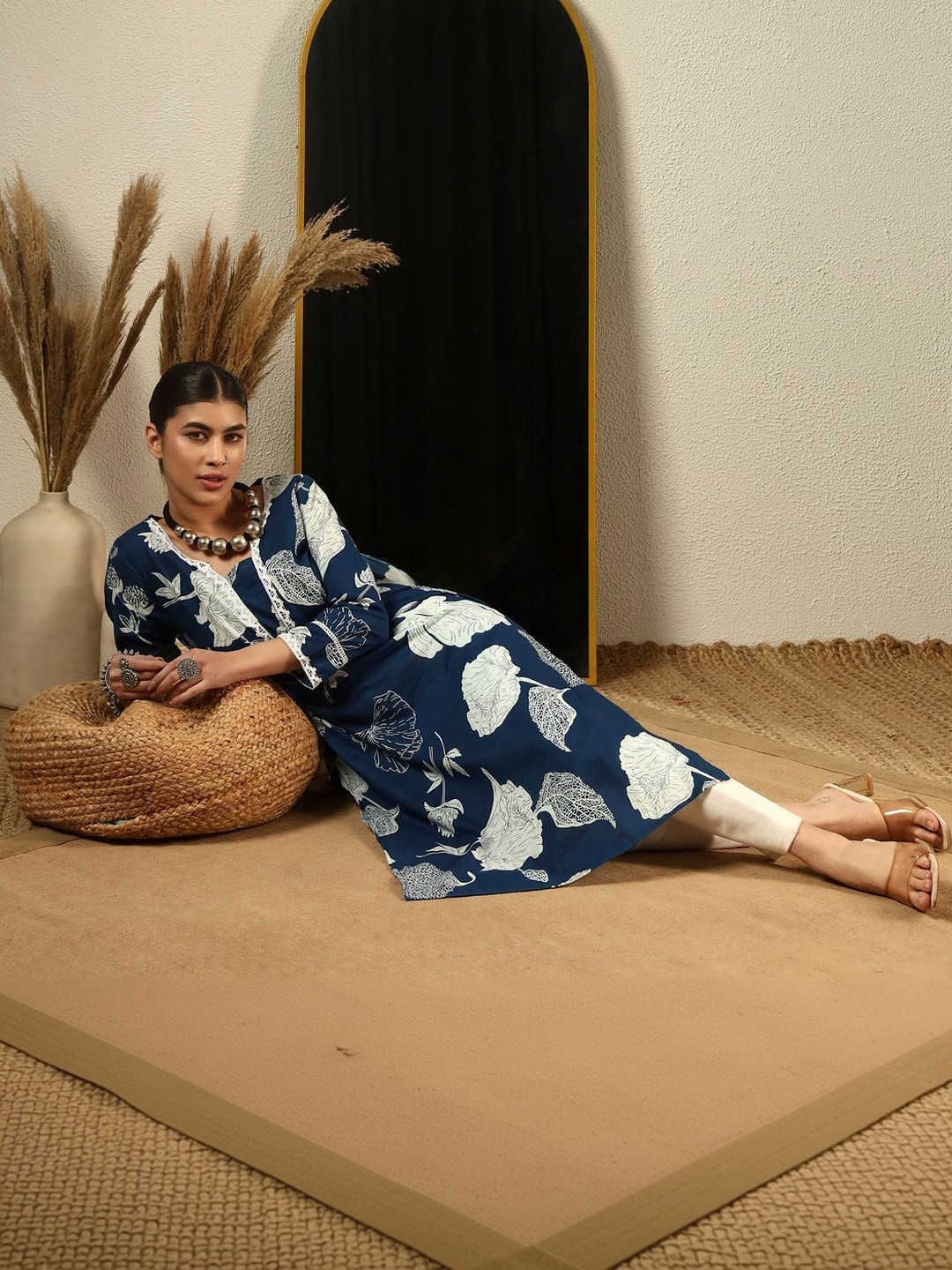 SINGNI Floral Printed V-Neck Kurti