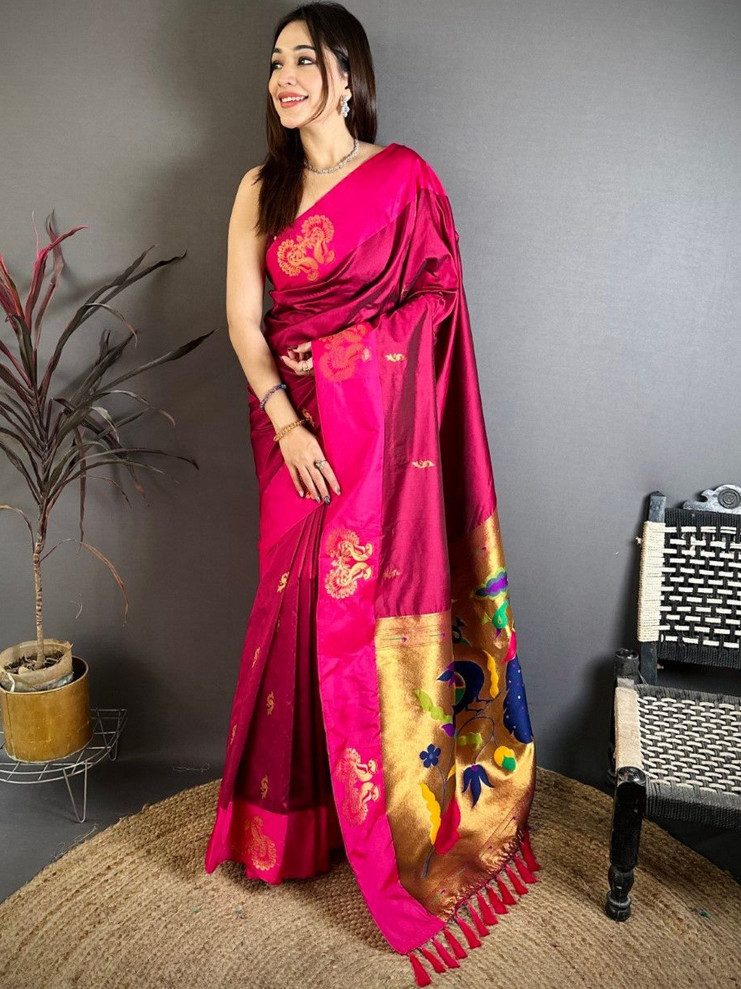 MANYATA Woven Design Zari Silk Blend Paithani Saree