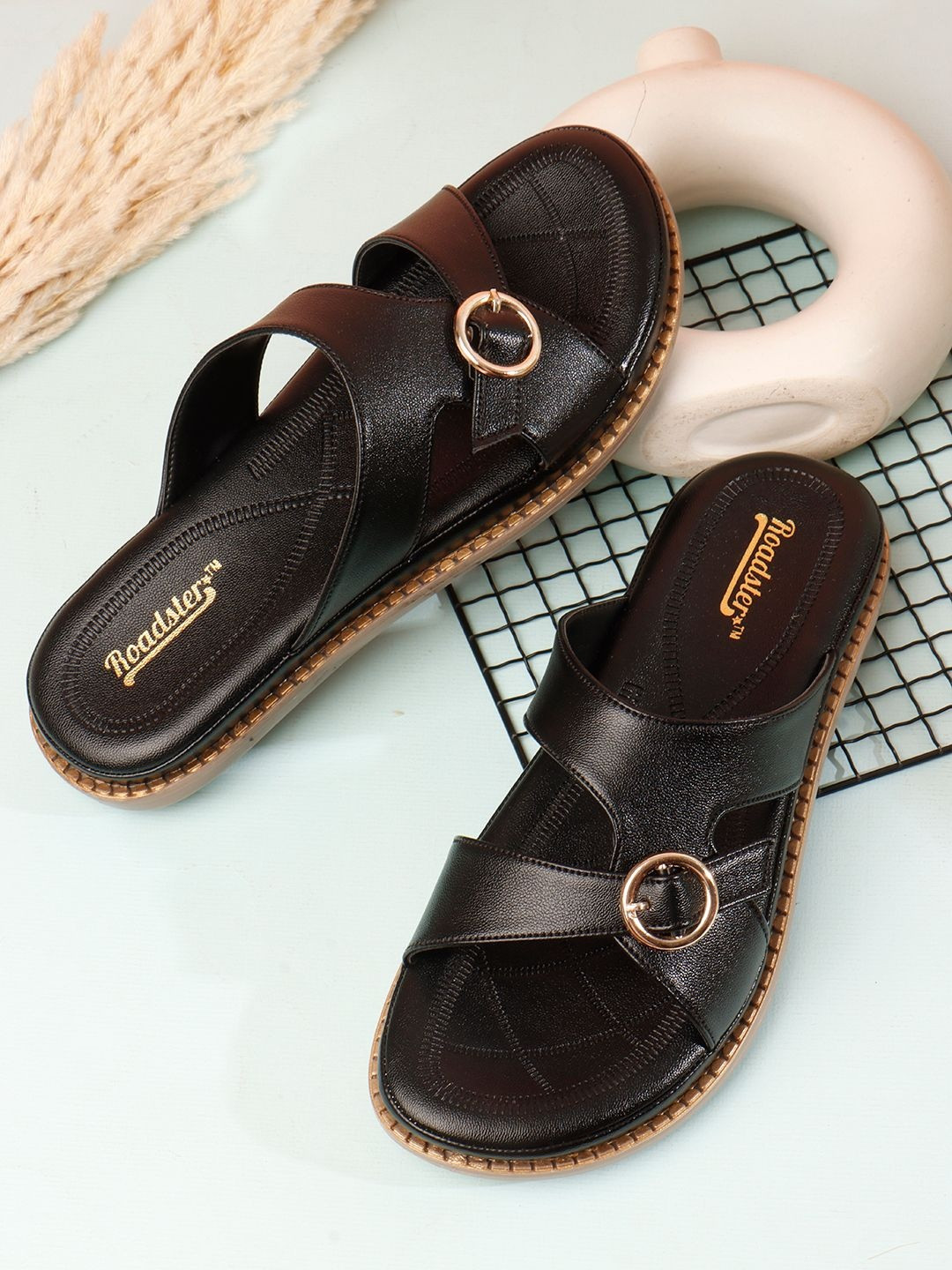 The Roadster Lifestyle Co Women Round Toe Open Toe Flats