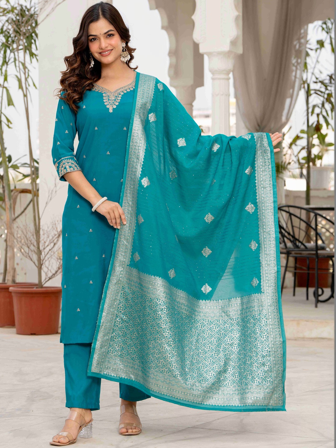 Meeranshi Women Ethnic Motifs Embroidered Regular Kurta with Trousers & With Dupatta