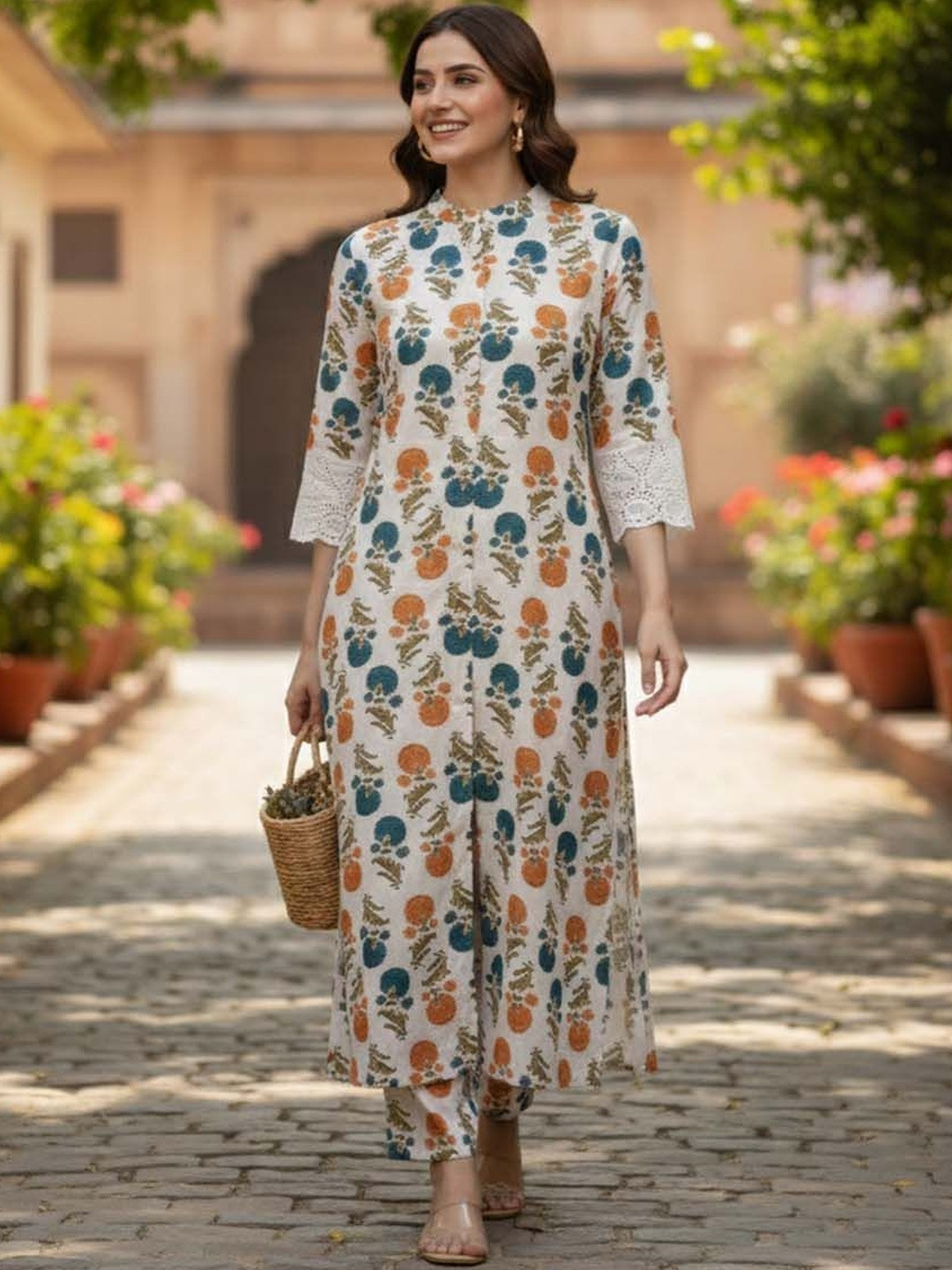 LARISHA Women Floral Printed Regular Pure Cotton Kurta with Trousers