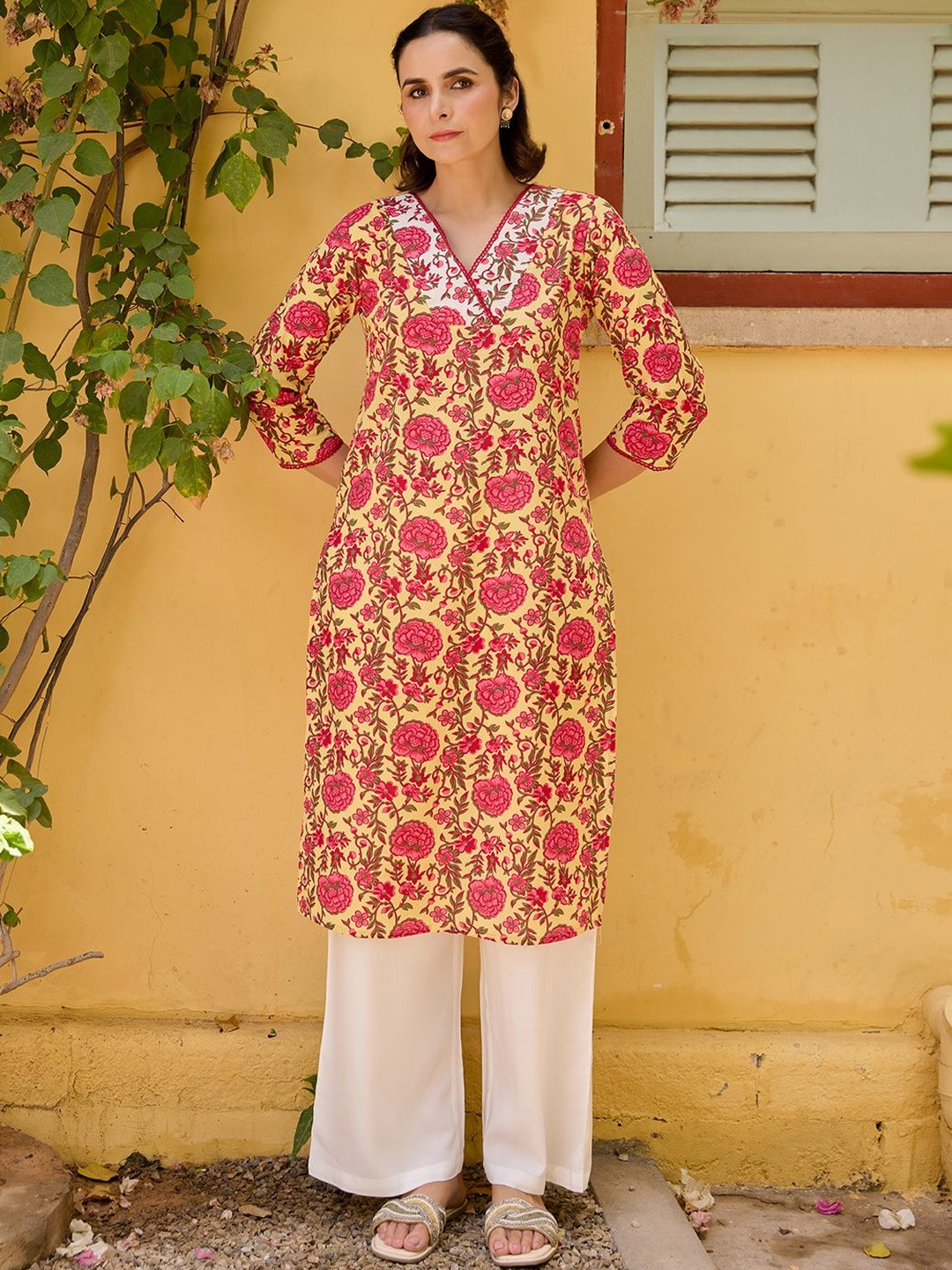 anayna Women Floral Printed Thread Work Kurta