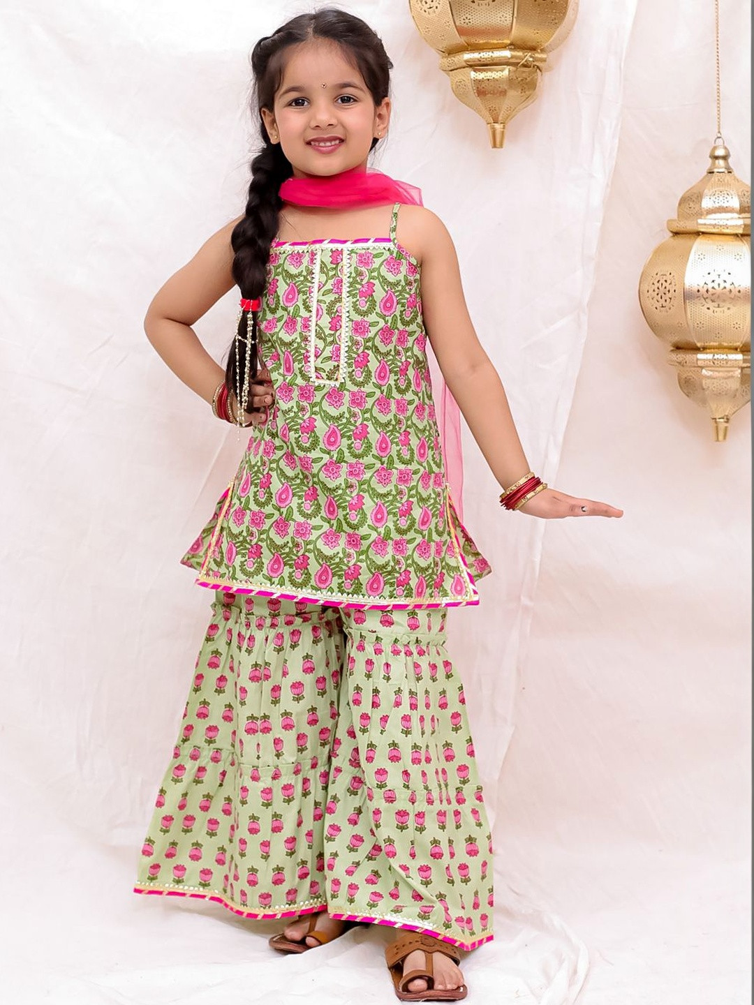 BownBee Girls Floral Printed Regular Kurta with Sharara & With Dupatta