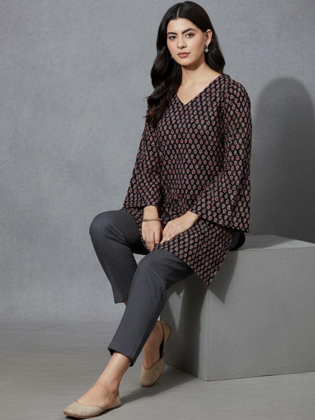 Navibhu Women Floral Printed Flared Sleeves Workwear Kurta