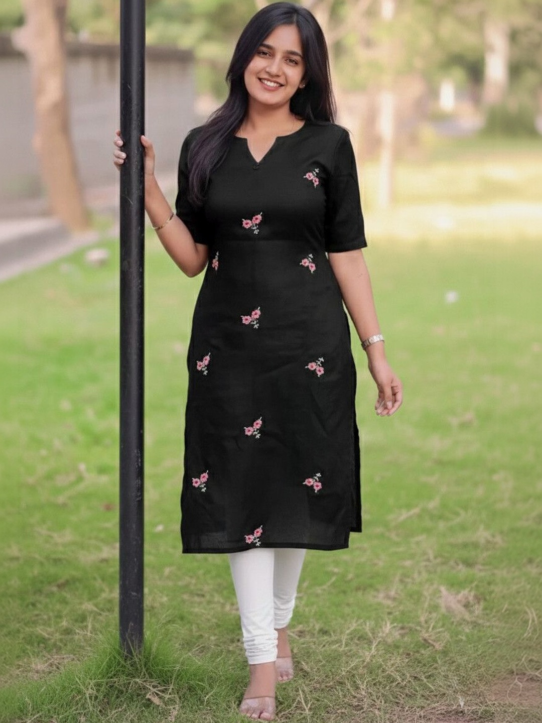 HETURAJ FASHION Floral Embroidered Thread Work Thread Work Kurti