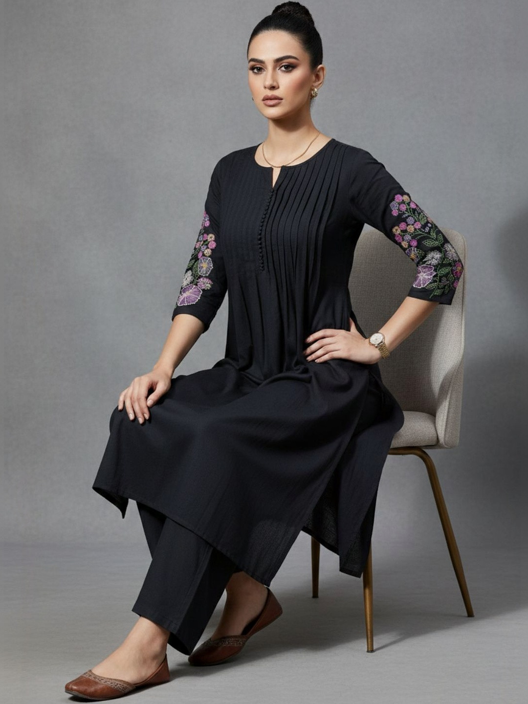 Navibhu Women Floral Embroidered Panelled Thread Work Workwear Kurta with Trousers
