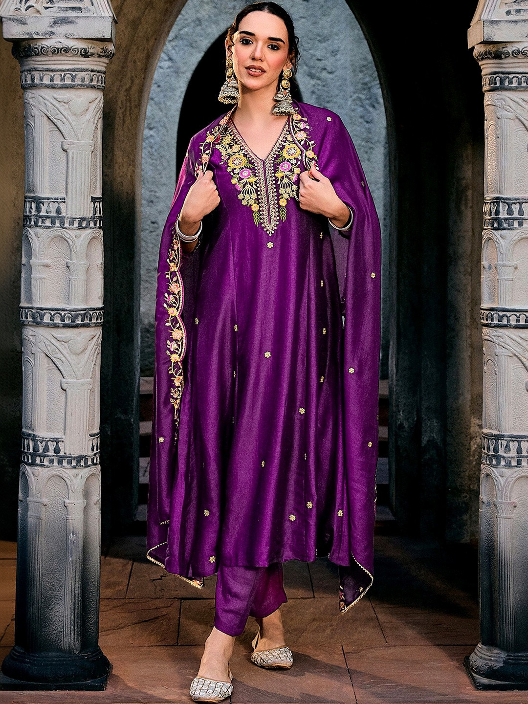 Navlik Women Ethnic Motifs Embroidered Regular Kurta with Trousers & With Dupatta