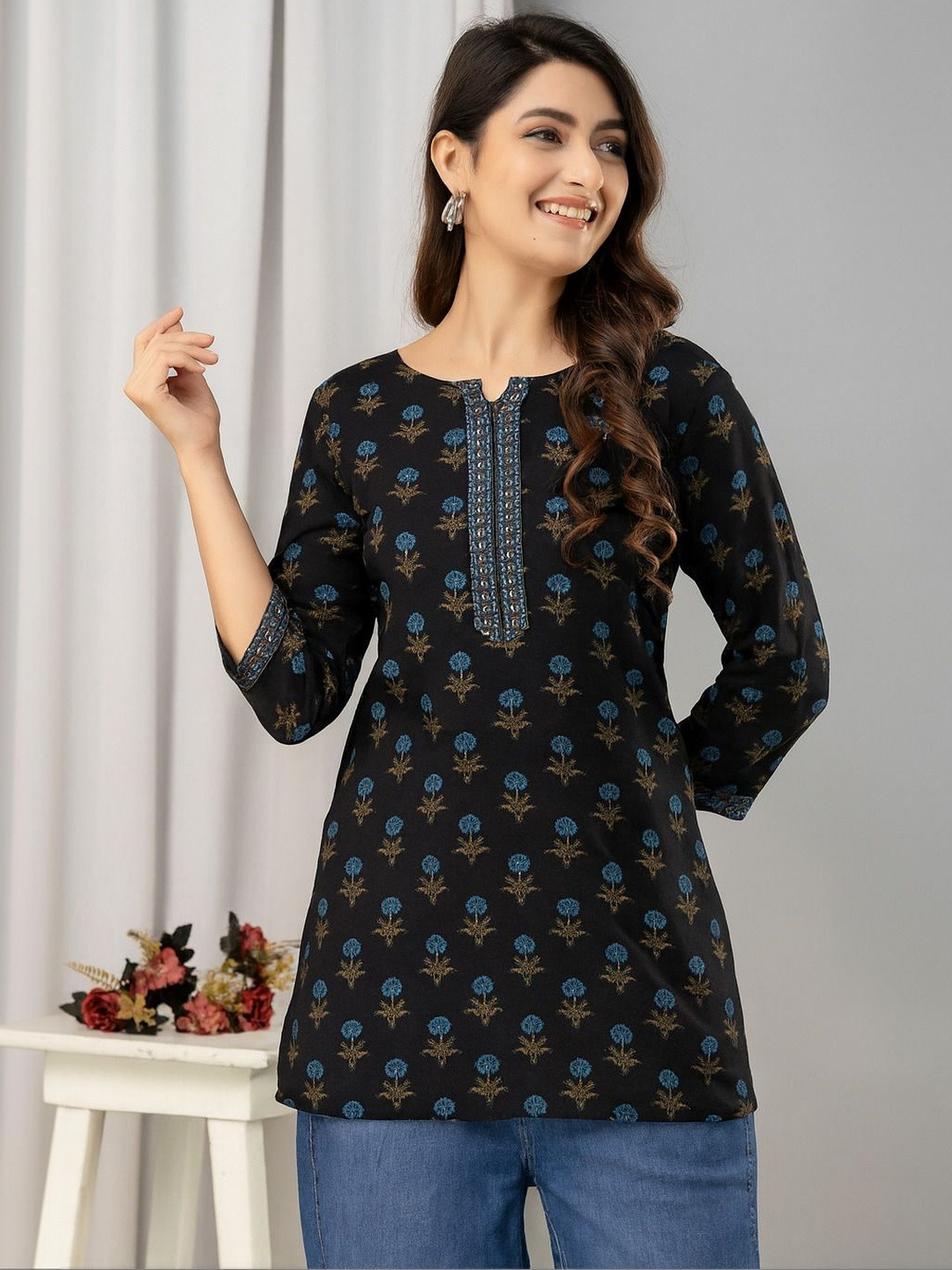 HARITWAL Women Quirky Embroidered Kurta