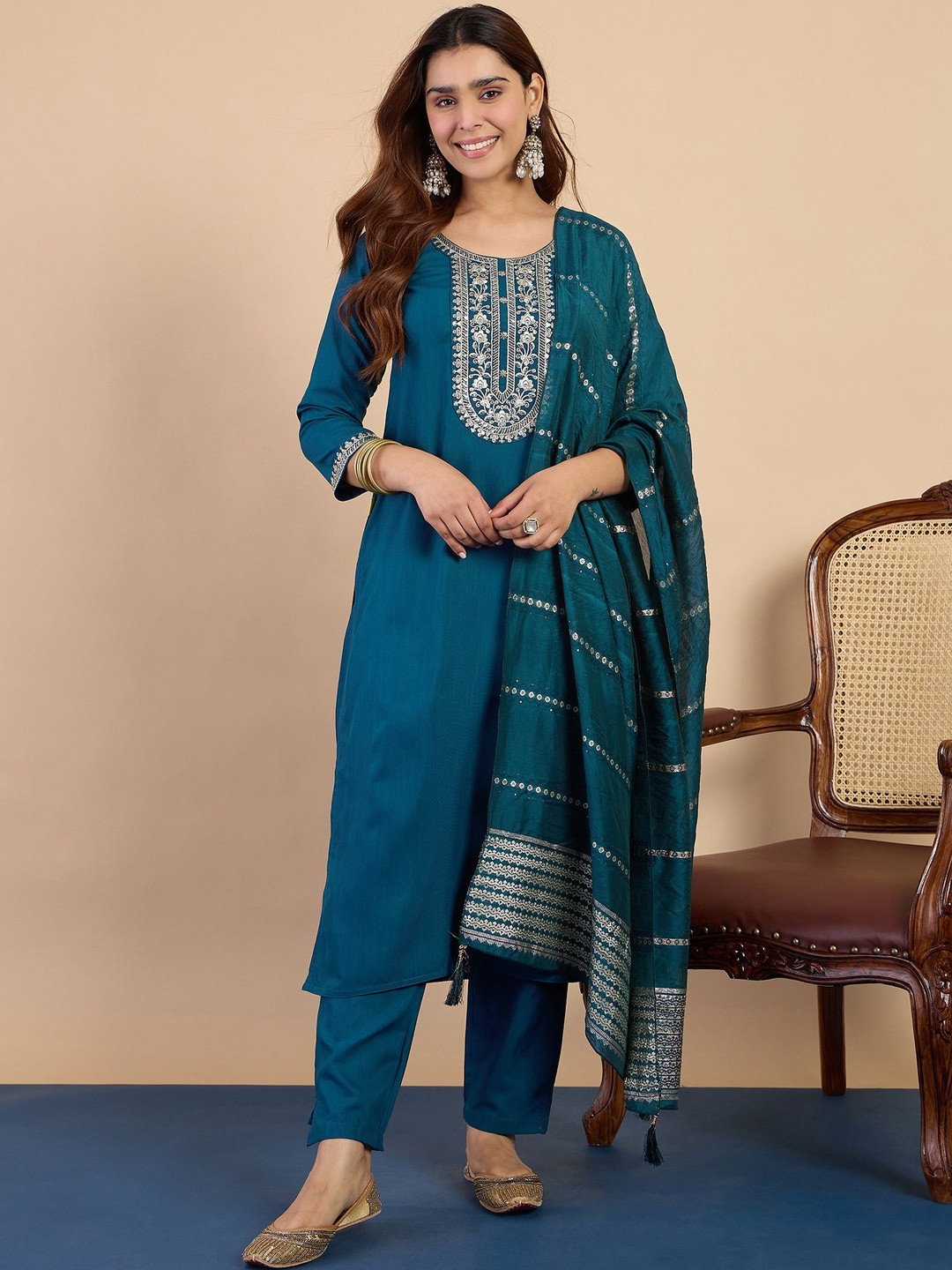 VredeVogel Women Ethnic Motifs Embroidered Regular Kurta with Trousers & With Dupatta