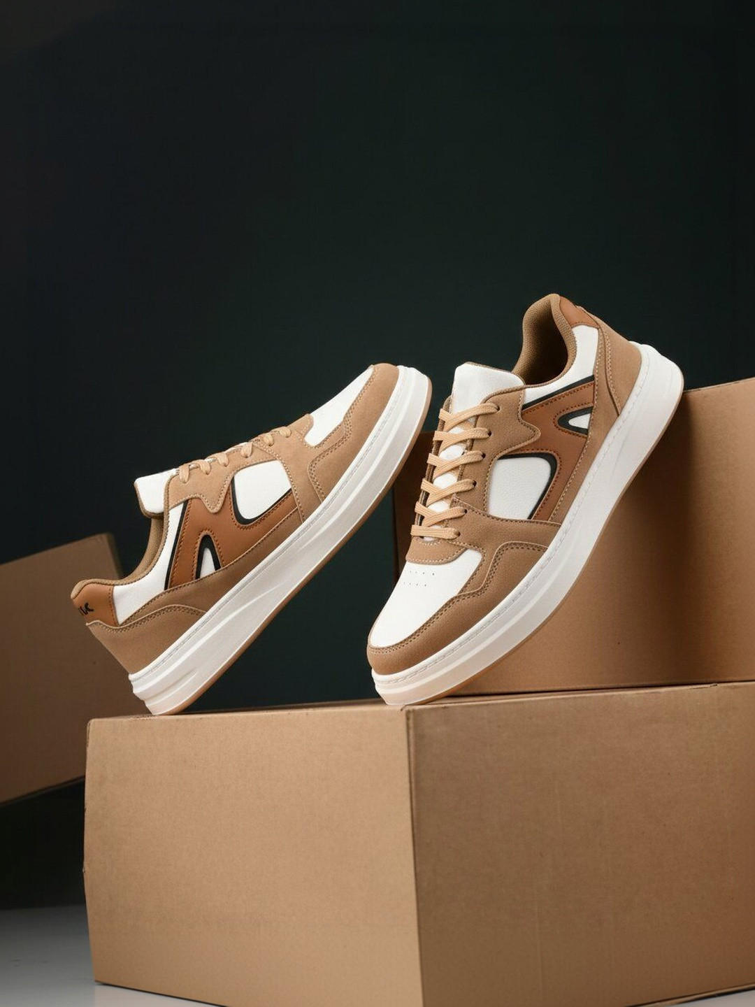 glitchez Men Colourblocked Sneakers