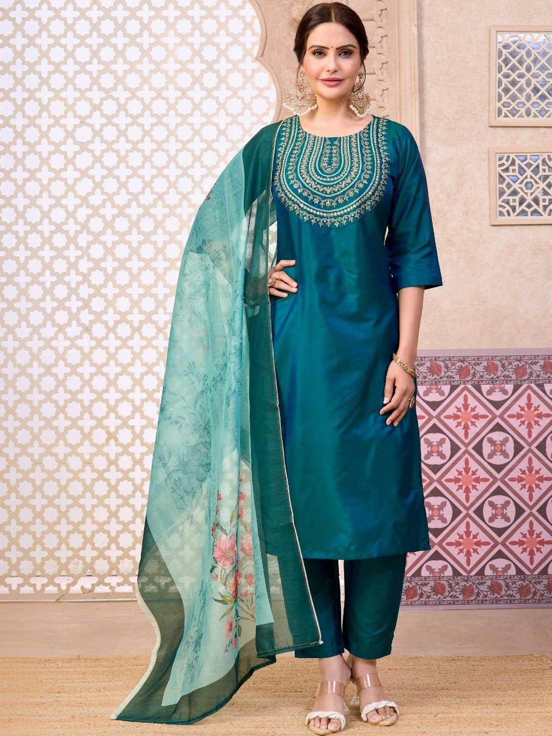 TIBAKKDI Women Ethnic Motifs Embroidered Regular Kurta with Trousers & With Dupatta