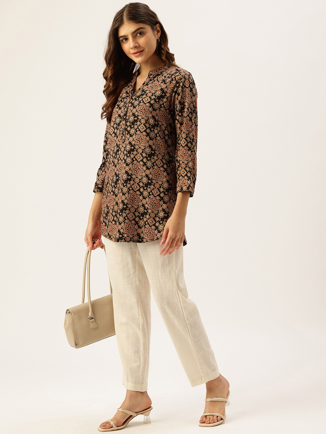 AMUKTI Geometric Collar Printed Tunic