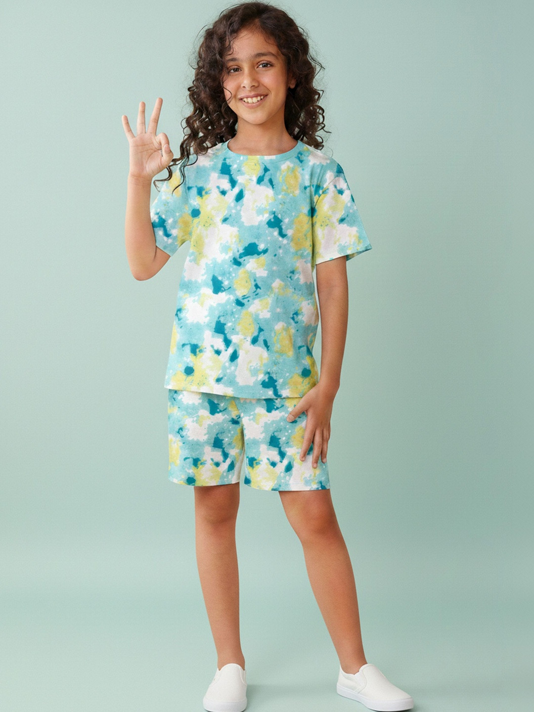 FEBVIBE Girls Printed Round Neck T-shirt with Shorts