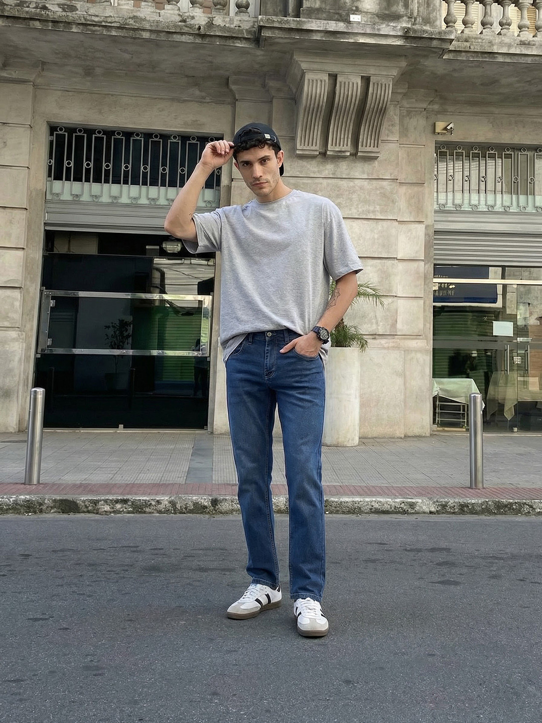 The Roadster Life Co. Men Slim Fit Mid-Rise Light Fade Stretchable Jeans