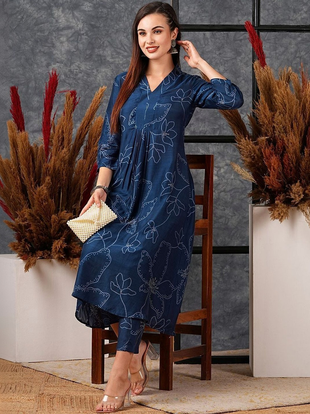 BALAJI ETHNIC STUDIO Women Floral Printed Pleated Kurta with Trousers