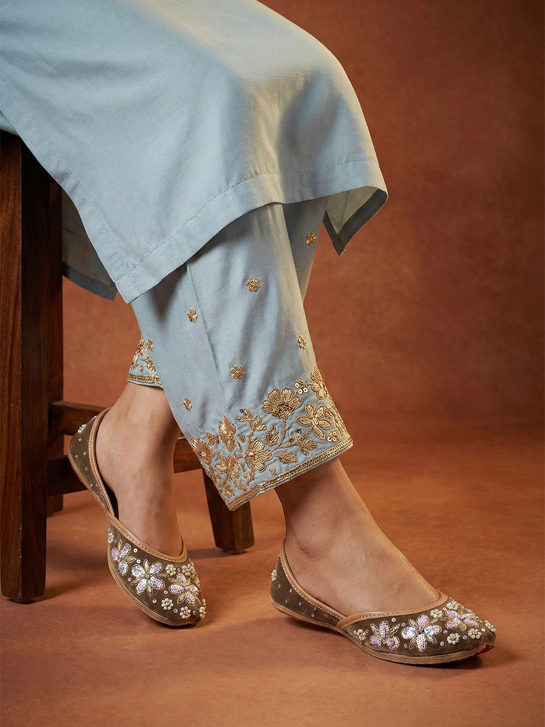 House of Pataudi Women Ethnic Embroidered Mojaris