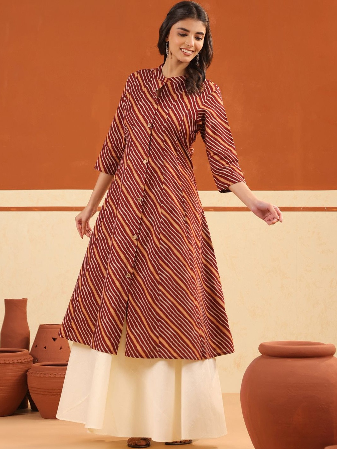 Larqi Women Floral Printed Gotta Patti Floral Kurta